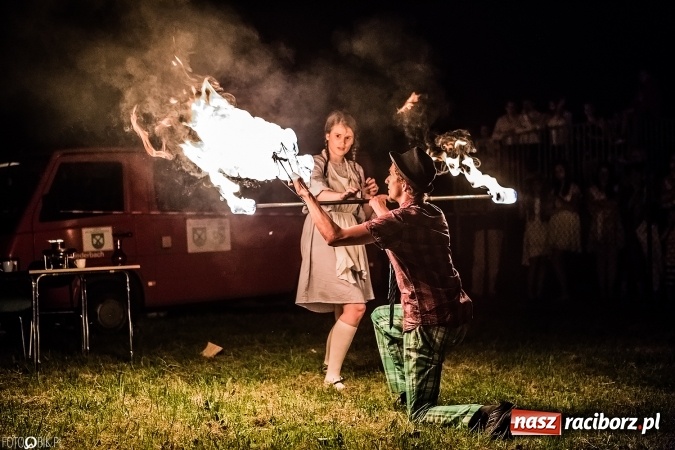 Zdjęcie w galerii na portalu naszraciborz.pl: Wianki, pochodnie i piosenki o miłości, czyli Noc Świętojańska w Kornicach wiadomości z regionu