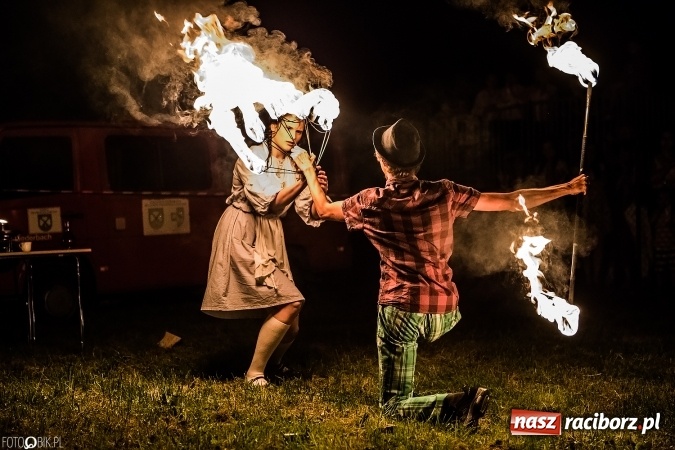 Zdjęcie w galerii na portalu naszraciborz.pl: Wianki, pochodnie i piosenki o miłości, czyli Noc Świętojańska w Kornicach wiadomości z regionu