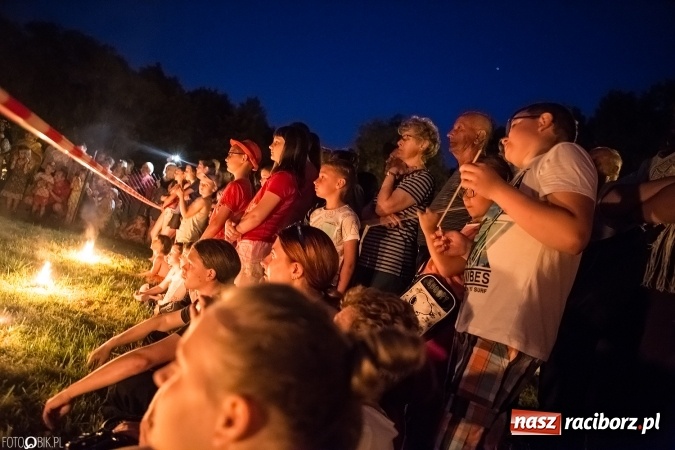 Zdjęcie w galerii na portalu naszraciborz.pl: Wianki, pochodnie i piosenki o miłości, czyli Noc Świętojańska w Kornicach wiadomości z regionu