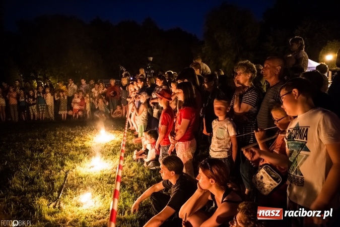Zdjęcie w galerii na portalu naszraciborz.pl: Wianki, pochodnie i piosenki o miłości, czyli Noc Świętojańska w Kornicach wiadomości z regionu