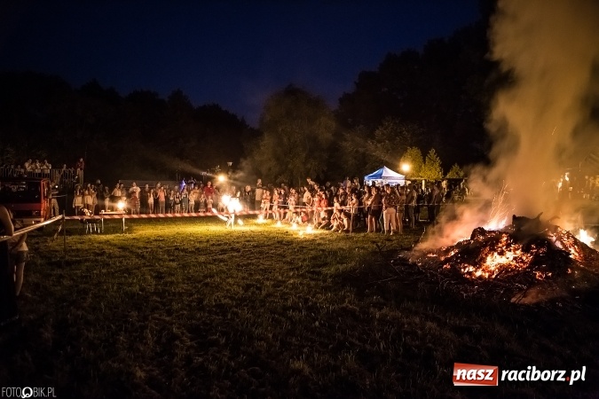 Zdjęcie w galerii na portalu naszraciborz.pl: Wianki, pochodnie i piosenki o miłości, czyli Noc Świętojańska w Kornicach wiadomości z regionu