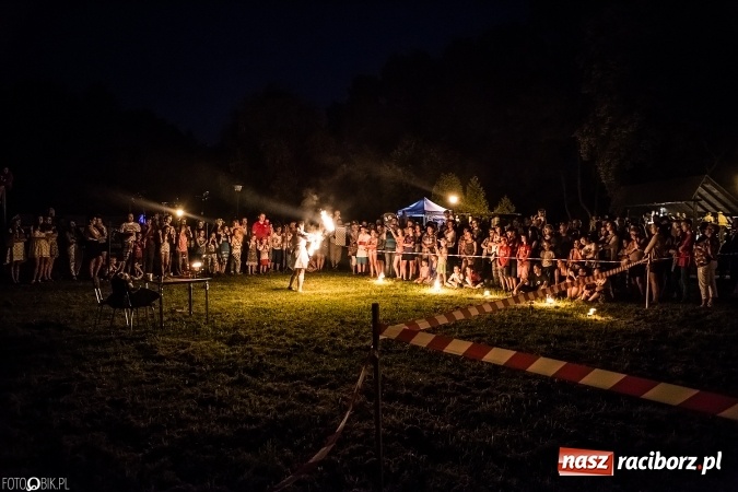 Zdjęcie w galerii na portalu naszraciborz.pl: Wianki, pochodnie i piosenki o miłości, czyli Noc Świętojańska w Kornicach wiadomości z regionu