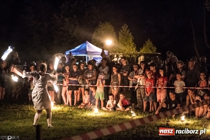 Zdjęcie w galerii na portalu naszraciborz.pl: Wianki, pochodnie i piosenki o miłości, czyli Noc Świętojańska w Kornicach wiadomości z regionu