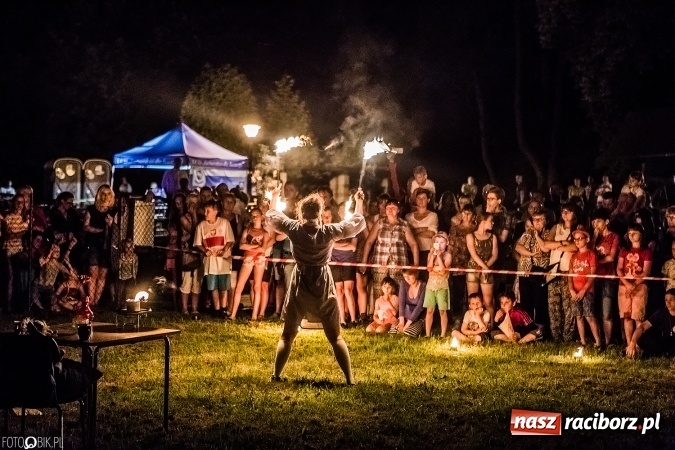 Zdjęcie w galerii na portalu naszraciborz.pl: Wianki, pochodnie i piosenki o miłości, czyli Noc Świętojańska w Kornicach wiadomości z regionu