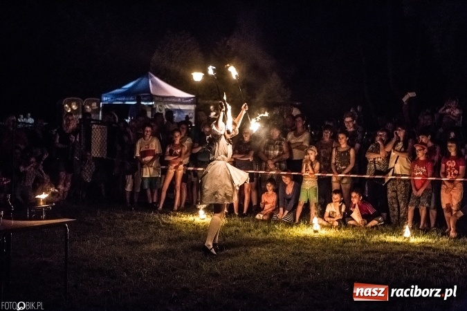 Zdjęcie w galerii na portalu naszraciborz.pl: Wianki, pochodnie i piosenki o miłości, czyli Noc Świętojańska w Kornicach wiadomości z regionu