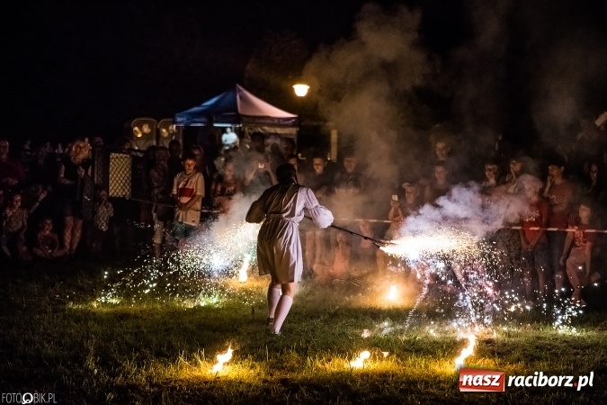 Zdjęcie w galerii na portalu naszraciborz.pl: Wianki, pochodnie i piosenki o miłości, czyli Noc Świętojańska w Kornicach wiadomości z regionu