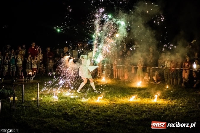 Zdjęcie w galerii na portalu naszraciborz.pl: Wianki, pochodnie i piosenki o miłości, czyli Noc Świętojańska w Kornicach wiadomości z regionu