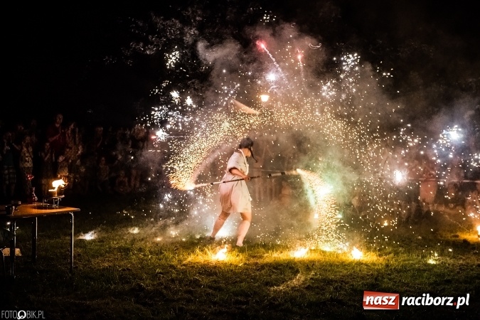 Zdjęcie w galerii na portalu naszraciborz.pl: Wianki, pochodnie i piosenki o miłości, czyli Noc Świętojańska w Kornicach wiadomości z regionu