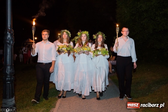 Zdjęcie w galerii na portalu naszraciborz.pl: Wianki, pochodnie i piosenki o miłości, czyli Noc Świętojańska w Kornicach wiadomości z regionu