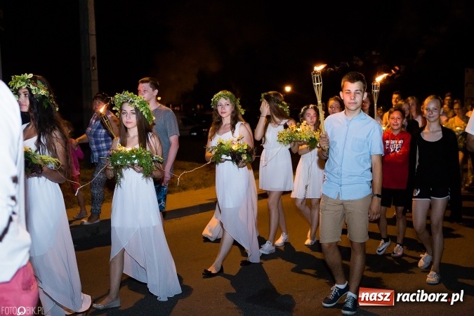 Zdjęcie w galerii na portalu naszraciborz.pl: Wianki, pochodnie i piosenki o miłości, czyli Noc Świętojańska w Kornicach wiadomości z regionu