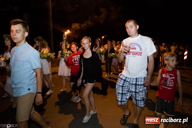 Zdjęcie w galerii na portalu naszraciborz.pl: Wianki, pochodnie i piosenki o miłości, czyli Noc Świętojańska w Kornicach wiadomości z regionu
