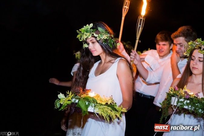 Zdjęcie w galerii na portalu naszraciborz.pl: Wianki, pochodnie i piosenki o miłości, czyli Noc Świętojańska w Kornicach wiadomości z regionu