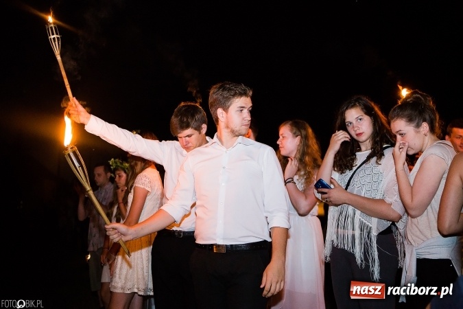 Zdjęcie w galerii na portalu naszraciborz.pl: Wianki, pochodnie i piosenki o miłości, czyli Noc Świętojańska w Kornicach wiadomości z regionu