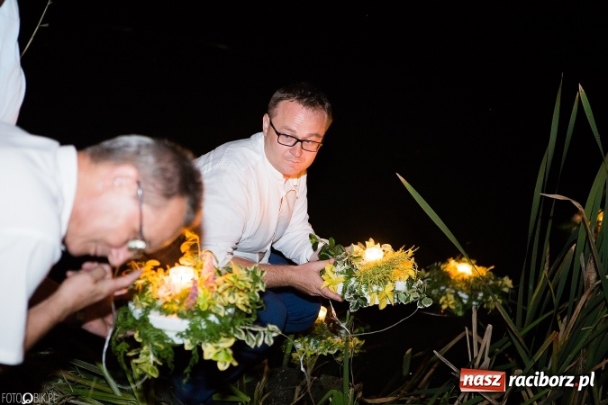 Zdjęcie w galerii na portalu naszraciborz.pl: Wianki, pochodnie i piosenki o miłości, czyli Noc Świętojańska w Kornicach wiadomości z regionu