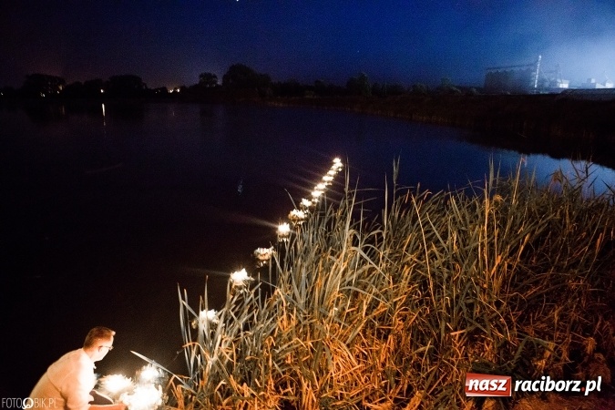 Zdjęcie w galerii na portalu naszraciborz.pl: Wianki, pochodnie i piosenki o miłości, czyli Noc Świętojańska w Kornicach wiadomości z regionu