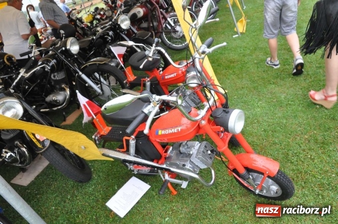 Zdjęcie w galerii na portalu naszraciborz.pl: IX Międzynarodowy Zlot Pojazdów Zabytków w Zabełkowie wiadomości z regionu