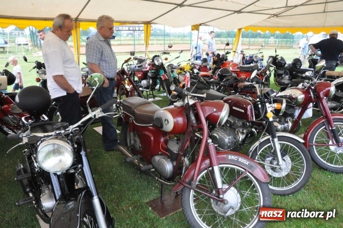 Zdjęcie w galerii na portalu naszraciborz.pl: IX Międzynarodowy Zlot Pojazdów Zabytków w Zabełkowie wiadomości z regionu