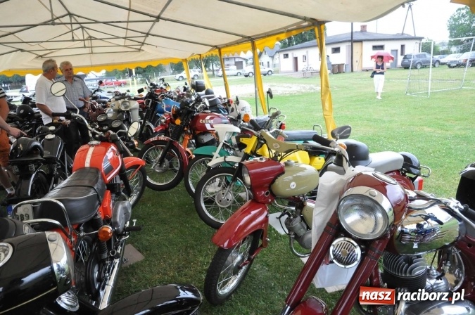 Zdjęcie w galerii na portalu naszraciborz.pl: IX Międzynarodowy Zlot Pojazdów Zabytków w Zabełkowie wiadomości z regionu