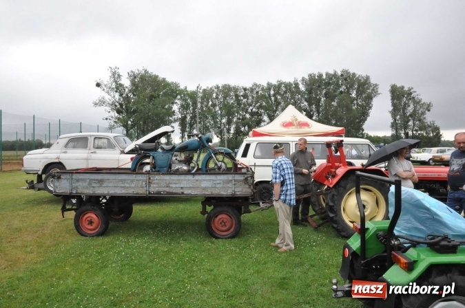 Zdjęcie w galerii na portalu naszraciborz.pl: IX Międzynarodowy Zlot Pojazdów Zabytków w Zabełkowie wiadomości z regionu