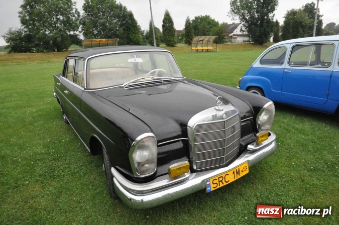 Zdjęcie w galerii na portalu naszraciborz.pl: IX Międzynarodowy Zlot Pojazdów Zabytków w Zabełkowie wiadomości z regionu