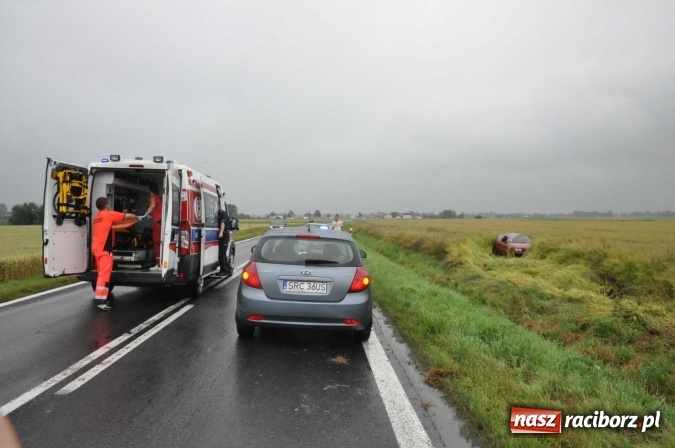 Zdjęcie w galerii na portalu naszraciborz.pl: Volkswagen polo dachował na trasie Roszków-Rudyszwałd  wiadomości z regionu