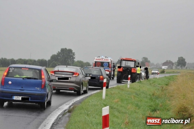 Zdjęcie w galerii na portalu naszraciborz.pl: Volkswagen polo dachował na trasie Roszków-Rudyszwałd  wiadomości z regionu
