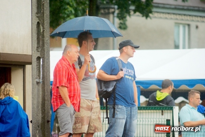 Zdjęcie w galerii na portalu naszraciborz.pl: Tworków Cup 2016: Ulewny deszcz utrudniał tworkowski turniej. Raciborska Unia na podium wiadomości z regionu