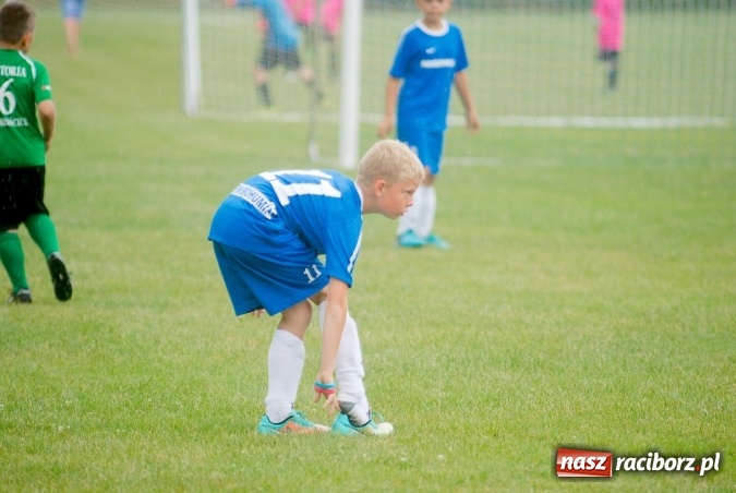 Zdjęcie w galerii na portalu naszraciborz.pl: Tworków Cup 2016: Ulewny deszcz utrudniał tworkowski turniej. Raciborska Unia na podium wiadomości z regionu