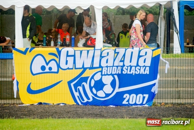 Zdjęcie w galerii na portalu naszraciborz.pl: Tworków Cup 2016: Ulewny deszcz utrudniał tworkowski turniej. Raciborska Unia na podium wiadomości z regionu