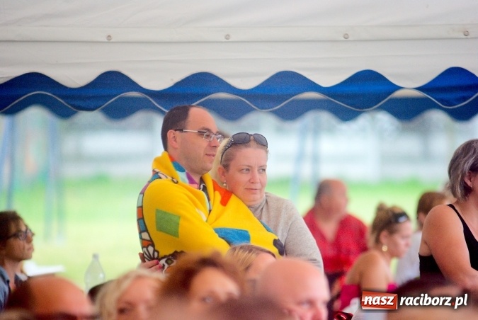 Zdjęcie w galerii na portalu naszraciborz.pl: Tworków Cup 2016: Ulewny deszcz utrudniał tworkowski turniej. Raciborska Unia na podium wiadomości z regionu