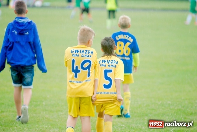 Zdjęcie w galerii na portalu naszraciborz.pl: Tworków Cup 2016: Ulewny deszcz utrudniał tworkowski turniej. Raciborska Unia na podium wiadomości z regionu