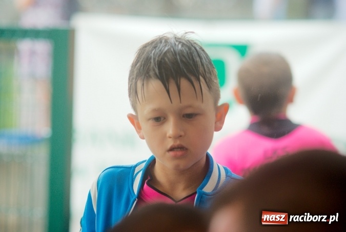 Zdjęcie w galerii na portalu naszraciborz.pl: Tworków Cup 2016: Ulewny deszcz utrudniał tworkowski turniej. Raciborska Unia na podium wiadomości z regionu