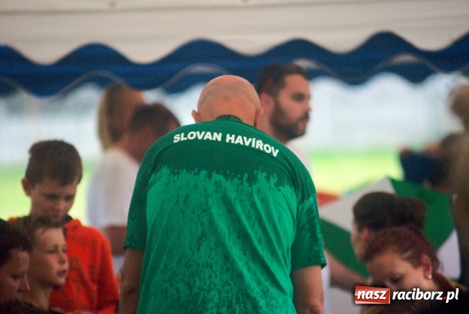 Zdjęcie w galerii na portalu naszraciborz.pl: Tworków Cup 2016: Ulewny deszcz utrudniał tworkowski turniej. Raciborska Unia na podium wiadomości z regionu