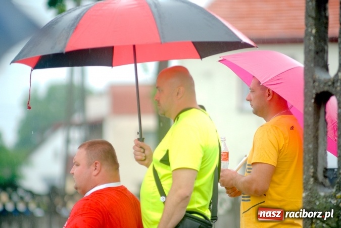 Zdjęcie w galerii na portalu naszraciborz.pl: Tworków Cup 2016: Ulewny deszcz utrudniał tworkowski turniej. Raciborska Unia na podium wiadomości z regionu