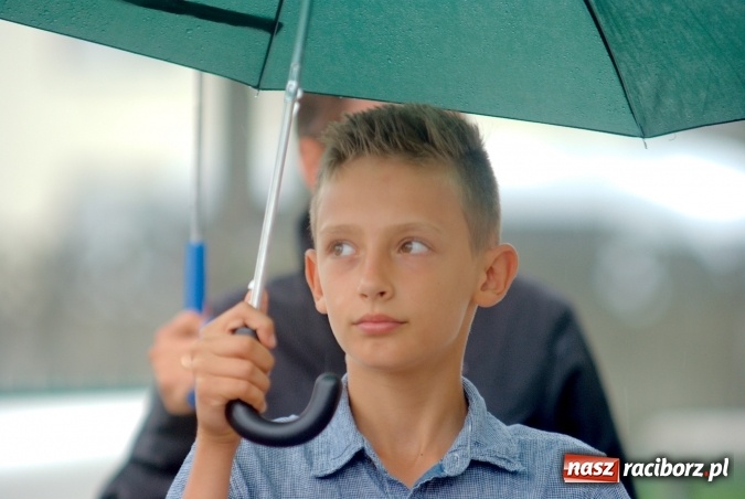 Zdjęcie w galerii na portalu naszraciborz.pl: Tworków Cup 2016: Ulewny deszcz utrudniał tworkowski turniej. Raciborska Unia na podium wiadomości z regionu