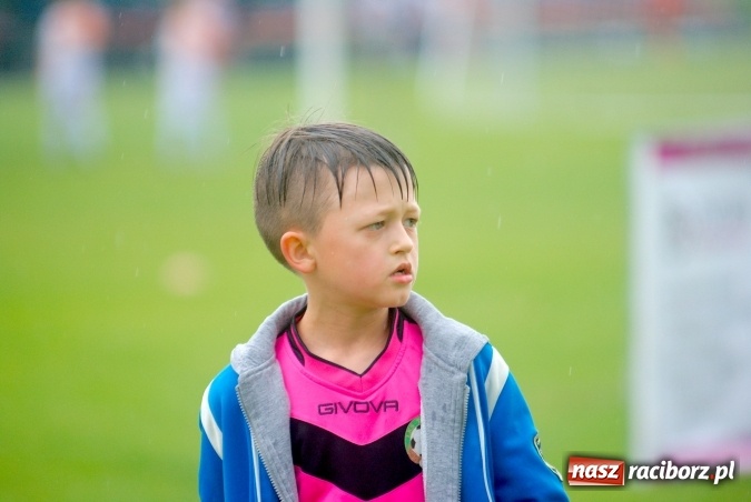 Zdjęcie w galerii na portalu naszraciborz.pl: Tworków Cup 2016: Ulewny deszcz utrudniał tworkowski turniej. Raciborska Unia na podium wiadomości z regionu