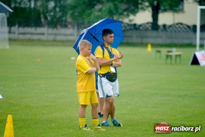 Zdjęcie w galerii na portalu naszraciborz.pl: Tworków Cup 2016: Ulewny deszcz utrudniał tworkowski turniej. Raciborska Unia na podium wiadomości z regionu