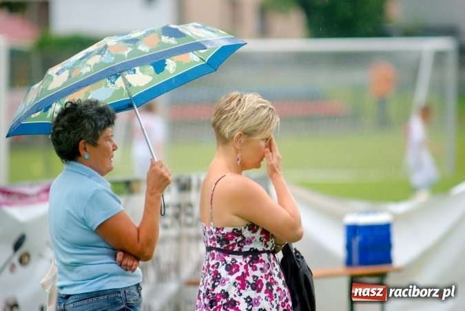 Zdjęcie w galerii na portalu naszraciborz.pl: Tworków Cup 2016: Ulewny deszcz utrudniał tworkowski turniej. Raciborska Unia na podium wiadomości z regionu