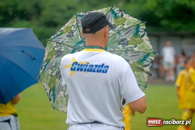 Zdjęcie w galerii na portalu naszraciborz.pl: Tworków Cup 2016: Ulewny deszcz utrudniał tworkowski turniej. Raciborska Unia na podium wiadomości z regionu