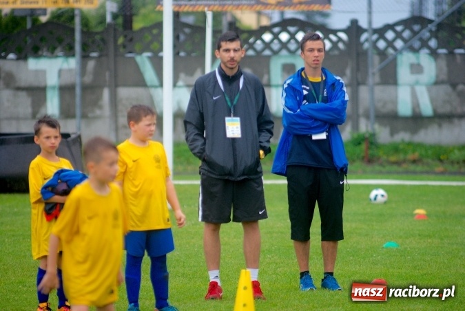 Zdjęcie w galerii na portalu naszraciborz.pl: Tworków Cup 2016: Ulewny deszcz utrudniał tworkowski turniej. Raciborska Unia na podium wiadomości z regionu