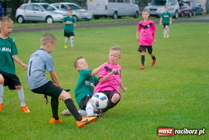 Zdjęcie w galerii na portalu naszraciborz.pl: Tworków Cup 2016: Ulewny deszcz utrudniał tworkowski turniej. Raciborska Unia na podium wiadomości z regionu