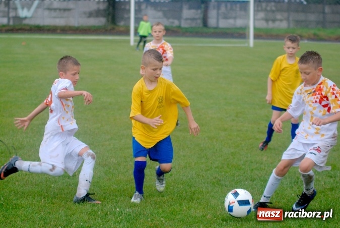 Zdjęcie w galerii na portalu naszraciborz.pl: Tworków Cup 2016: Ulewny deszcz utrudniał tworkowski turniej. Raciborska Unia na podium wiadomości z regionu