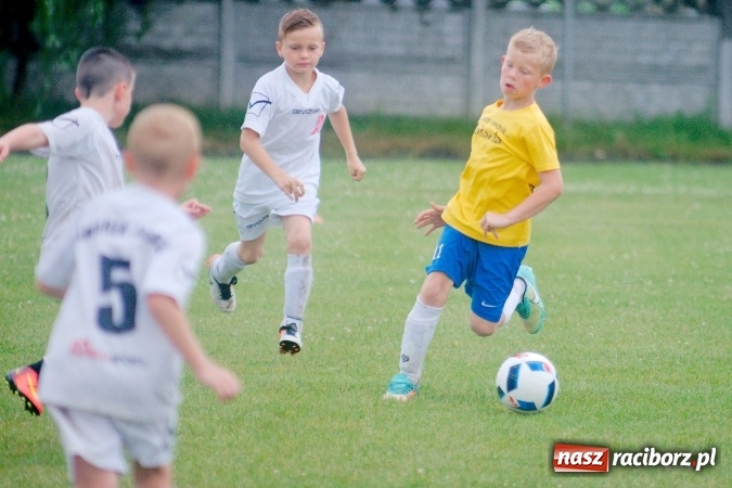 Zdjęcie w galerii na portalu naszraciborz.pl: Tworków Cup 2016: Ulewny deszcz utrudniał tworkowski turniej. Raciborska Unia na podium wiadomości z regionu