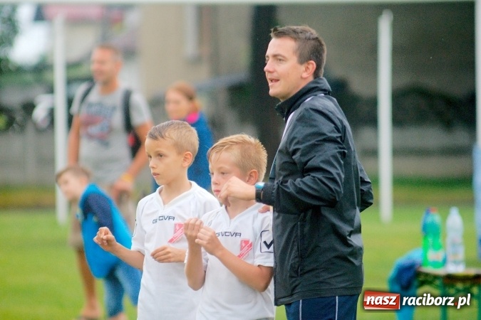 Zdjęcie w galerii na portalu naszraciborz.pl: Tworków Cup 2016: Ulewny deszcz utrudniał tworkowski turniej. Raciborska Unia na podium wiadomości z regionu