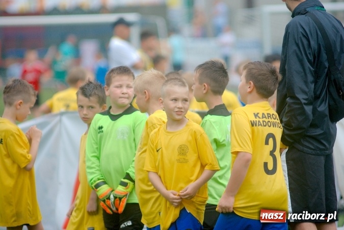 Zdjęcie w galerii na portalu naszraciborz.pl: Tworków Cup 2016: Ulewny deszcz utrudniał tworkowski turniej. Raciborska Unia na podium wiadomości z regionu