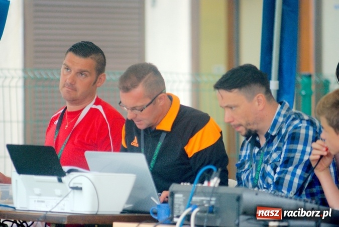 Zdjęcie w galerii na portalu naszraciborz.pl: Tworków Cup 2016: Ulewny deszcz utrudniał tworkowski turniej. Raciborska Unia na podium wiadomości z regionu