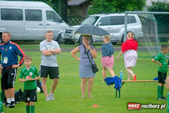 Zdjęcie w galerii na portalu naszraciborz.pl: Tworków Cup 2016: Ulewny deszcz utrudniał tworkowski turniej. Raciborska Unia na podium wiadomości z regionu