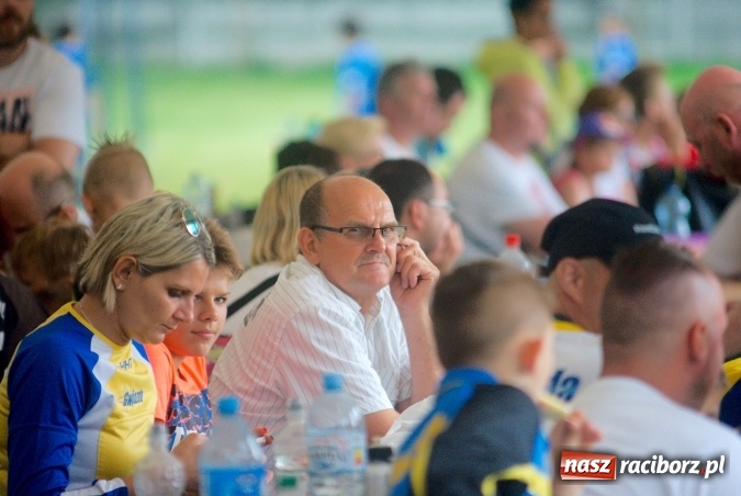 Zdjęcie w galerii na portalu naszraciborz.pl: Tworków Cup 2016: Ulewny deszcz utrudniał tworkowski turniej. Raciborska Unia na podium wiadomości z regionu