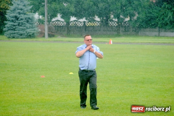 Zdjęcie w galerii na portalu naszraciborz.pl: Tworków Cup 2016: Ulewny deszcz utrudniał tworkowski turniej. Raciborska Unia na podium wiadomości z regionu