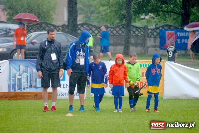 Zdjęcie w galerii na portalu naszraciborz.pl: Tworków Cup 2016: Ulewny deszcz utrudniał tworkowski turniej. Raciborska Unia na podium wiadomości z regionu